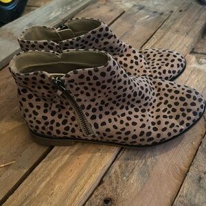 Girls size 3 cat and jack leopard print booties